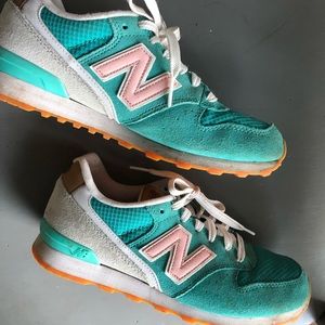 New Balance tennis shoes
